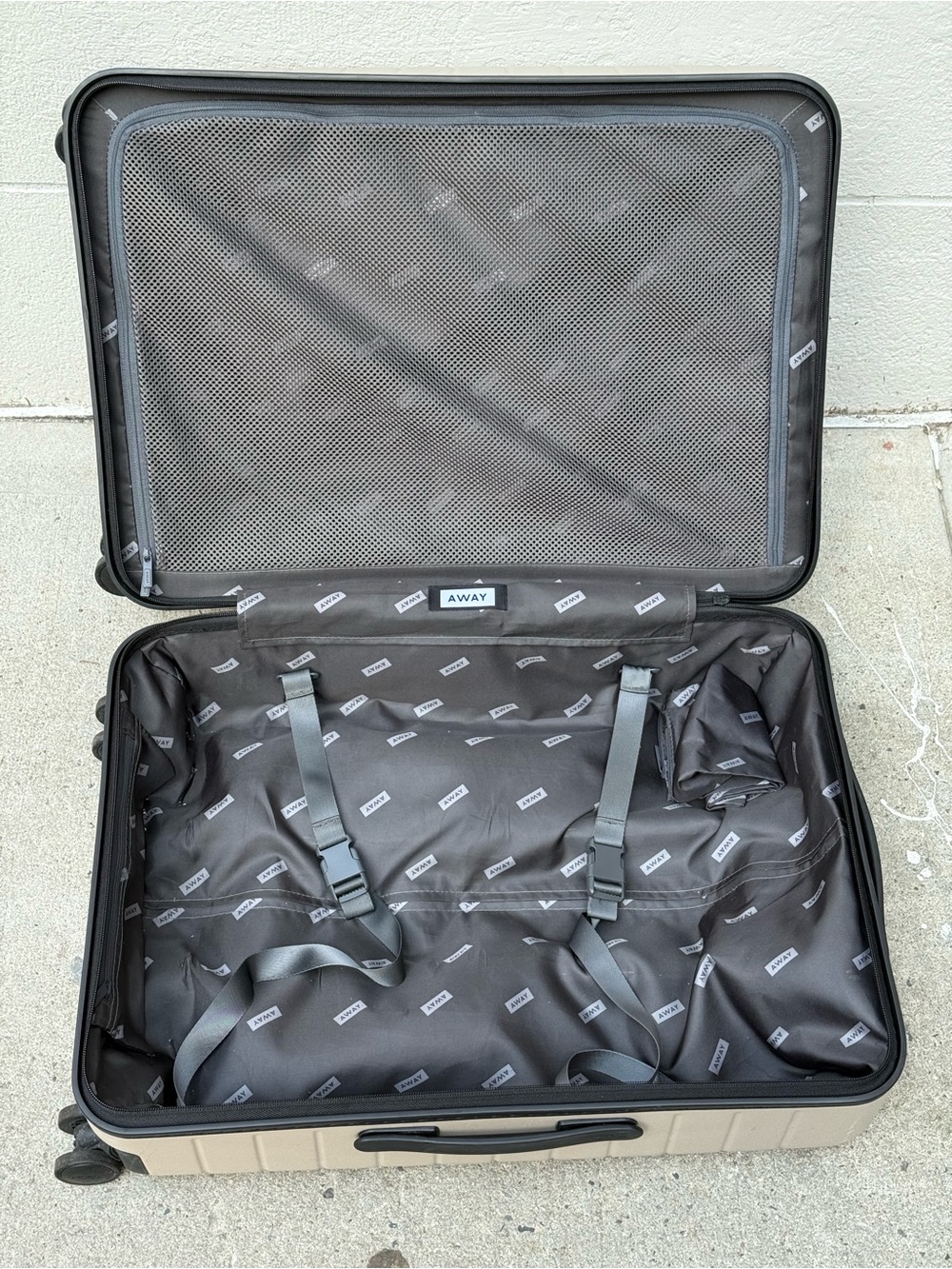 Away Bigger Carry-On Spinner Hardshell Suitcase - Picture 7 of 7